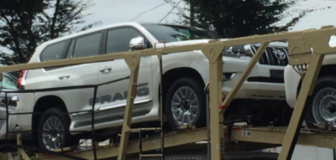 В сети появились шпионские фото Toyota Land Cruiser Prado 2018