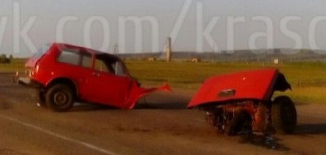 Под Красноярском в ДТП «Ниву» разорвало пополам