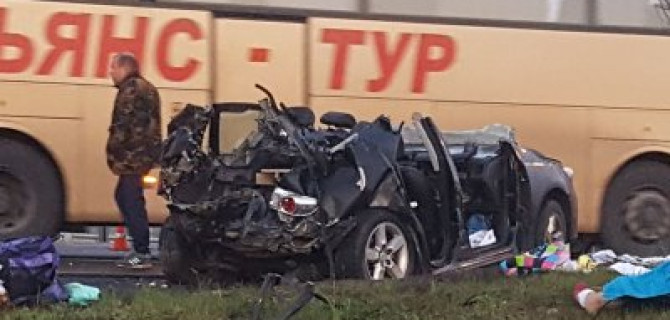 Четыре человека погибли в двойном ДТП в Подмосковье