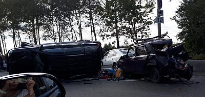 Грузовик протаранил пять автомобилей под Москвой