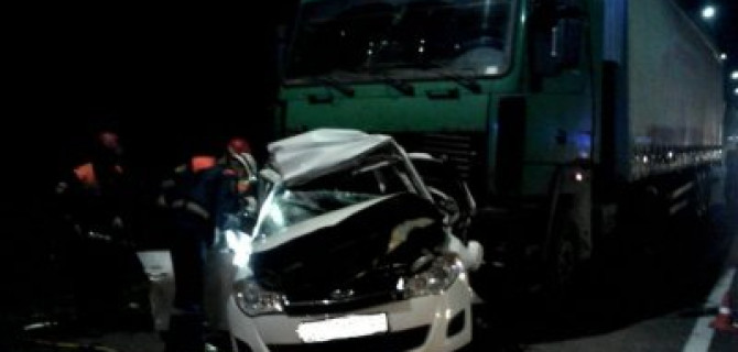 Девушка-водитель погибла в ДТП с грузовиками в Ярославле