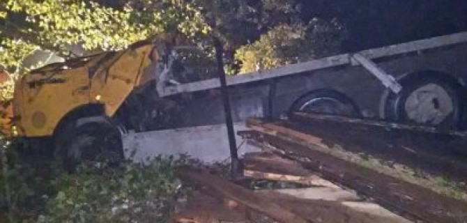 Два человека погибли при опрокидывании КамАЗа в Белорецком районе