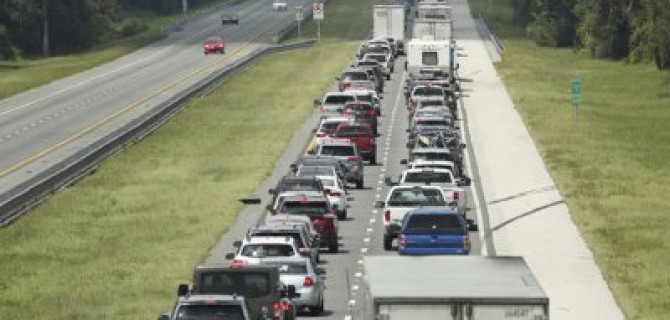 Tesla обновила прошивки своих электрокаров, чтоб клиенты ушли от урагана "Ирма"