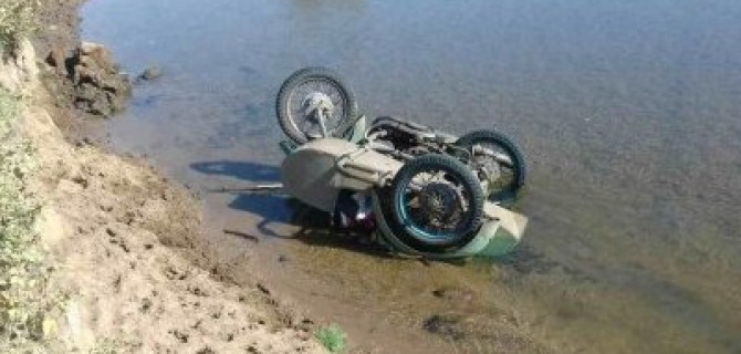 В Ташлинском районе мотоциклист погиб, опрокинувшись в реку