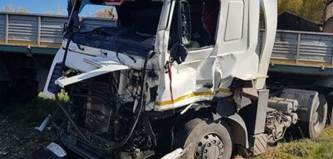 В ДТП с грузовиками в Тулуне погиб водитель КамАЗа