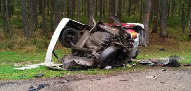 Под Приозерском ВАЗ разорвало на части в ДТП – погибла женщина