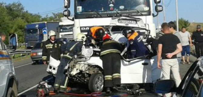 В тройном ДТП под Саратовом пострадали трое взрослых и ребенок