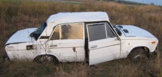 Пассажир ВАЗа погиб в опрокинувшемся автомобиле в Волгоградской области