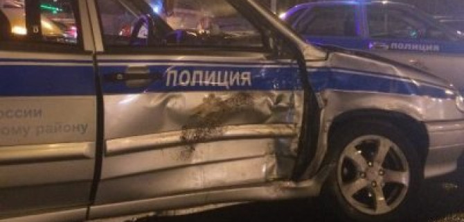 В Таганроге пьяный водитель протаранил патрульный автомобиль