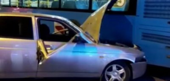 Пассажир «Приоры» погиб в ДТП с автобусом в Москве