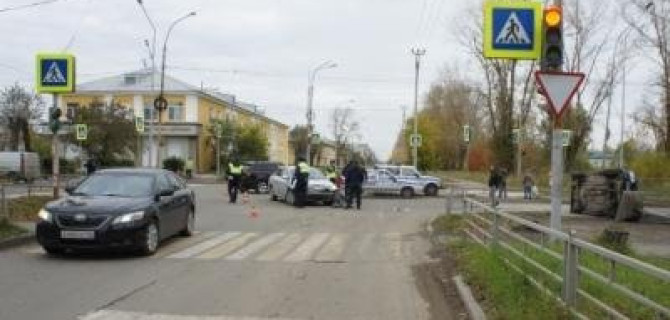 В Нижнем Тагиле после ДТП светофор упал на пешехода