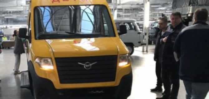 В Сети появились фото нового и пока единственного экземпляра микроавтобуса УАЗ 