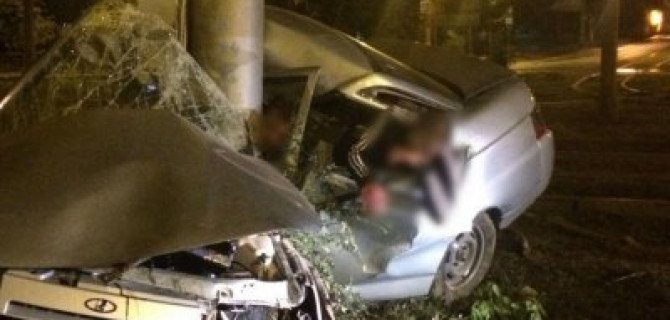 В Самаре ВАЗ врезался в столб: погиб молодой водитель