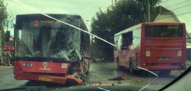 В Казани на улице Боевой столкнулись два автобуса