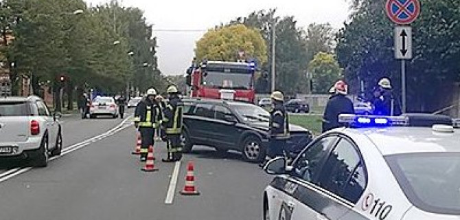 В Риге автомобиль врезался в группу дошкольников