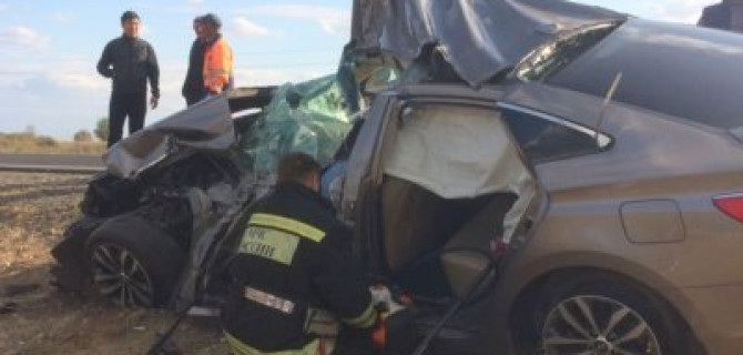 В ДТП с КамАЗом на астраханской трассе погиб водитель иномарки