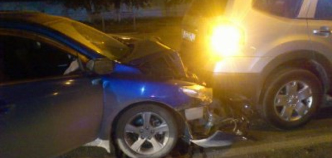 В Новосибирске в ночном ДТП столкнулись 4 автомобиля