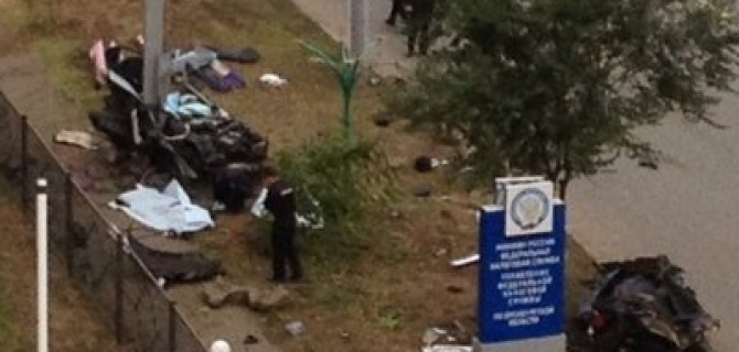 В Оренбурге иномарка врезалась в рекламный щит: погибли три человека