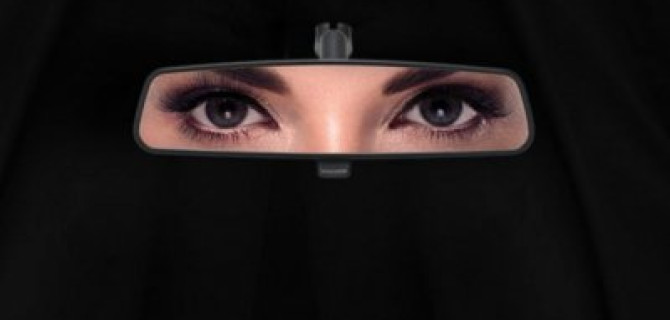 Ford начал рекламную войну за восточных женщин с плагиата