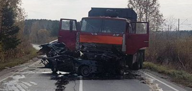 Два человека погибли в ДТП с КамАЗом в Шелеховском районе