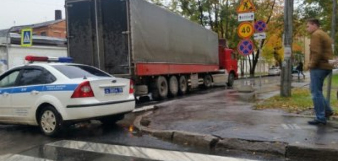 МАЗ раздавил голову женщине в Петербурге