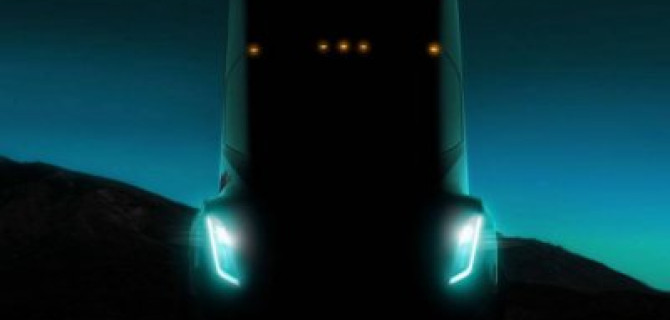 Илон Маск снова перенес презентацию электрического грузовика