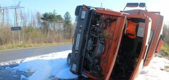 При опрокидывании автобуса в Нижневартовском районе пострадали шесть человек