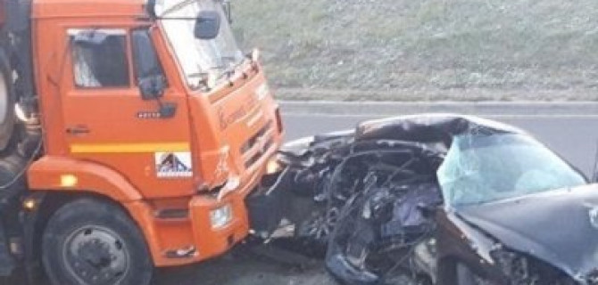 Молодой водитель иномарки погиб в ДТП с КамАЗом в Иркутске