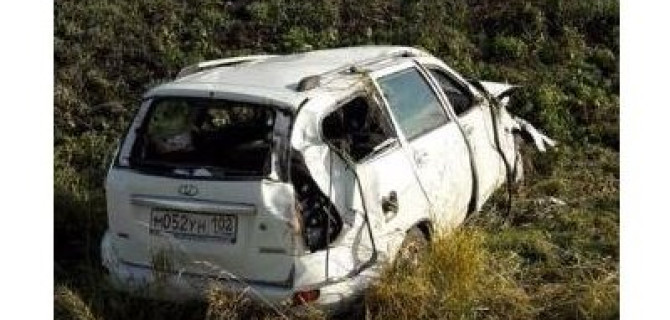 Под Уфой в опрокинувшемся автомобиле погибла женщина