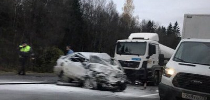 Водитель ВАЗа погиб в ДТП под Гатчиной
