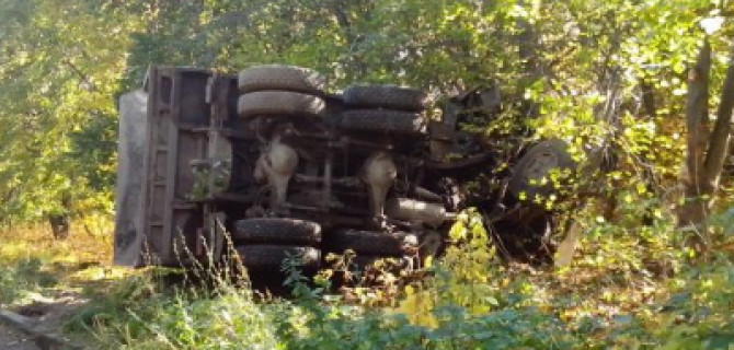В Ульяновске погиб водитель опрокинувшегося КамАЗа