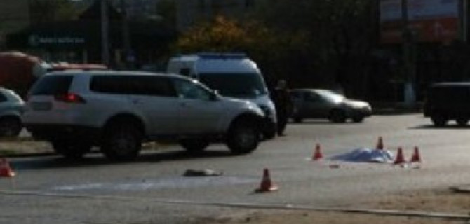 Грузовик насмерть сбил женщину в Волгограде