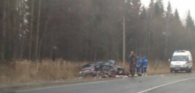 Два человека из иномарки погибли в ДТП с КамАЗом в Пермском крае