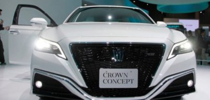 Toyota представила обновленный седан Crown