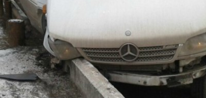 В Перми пассажиры маршрутки пострадали в ДТП