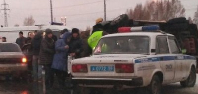 Двое детей пострадали в серьезном ДТП с маршруткой в Омске