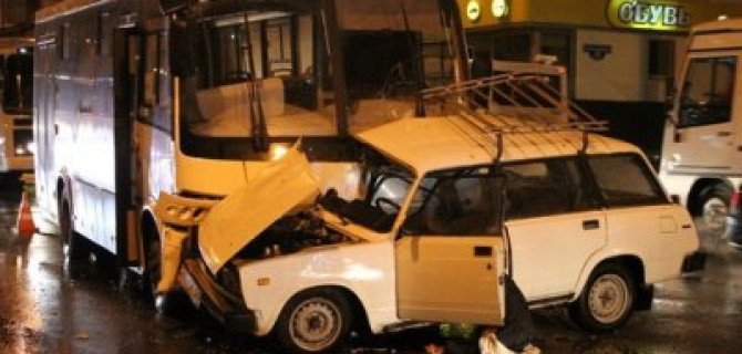 В Белгороде при столкновении с автобусом погиб водитель ВАЗа