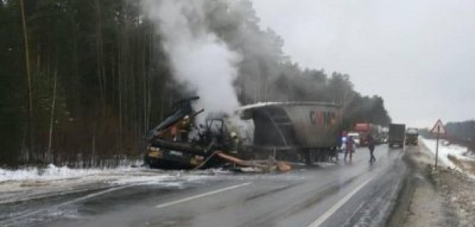 Отец и сын погибли в ДТП с двумя грузовиками на трассе «Тюмень - Ханты-Мансийск»