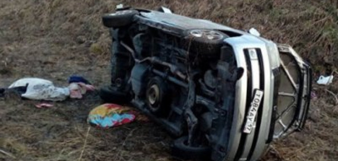 Под Красноярском перевернулся микроавтобус с детьми