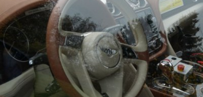 Салон гибридного Bentley Bentayga попал на фото