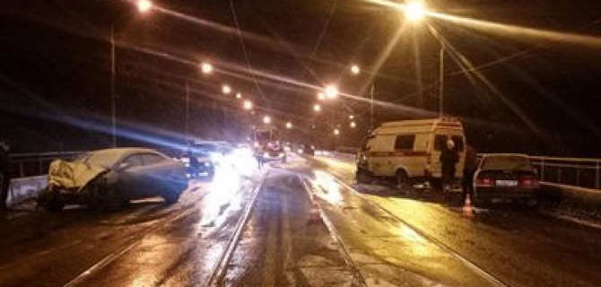 В Новокузнецке в ДТП со «скорой» пострадали пять человек