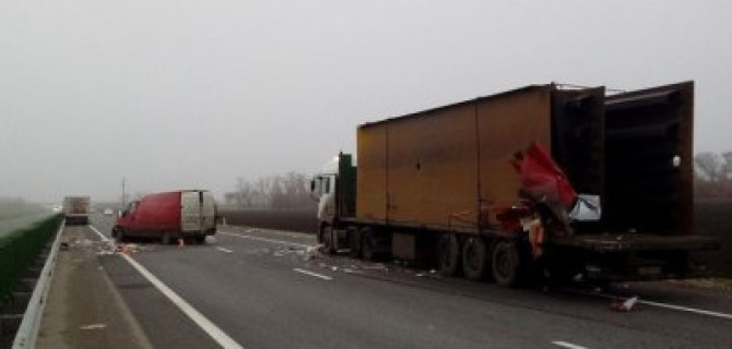 Три грузовика столкнулись в Павловском районе