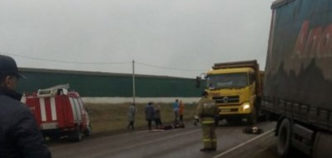 При столкновении мопеда и грузовика в Троснянском районе погиб человек