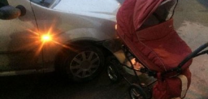 В Рязани автомобиль сбил 4-летнего ребенка и коляску с младенцем