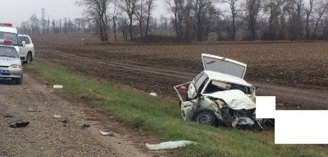 Два человека погибли в ДТП с грузовиком и ВАЗом на Ставрополье