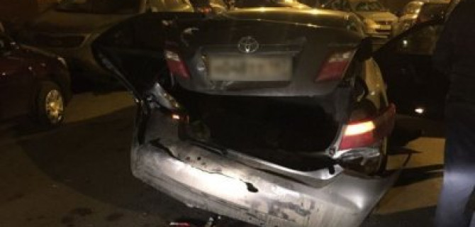 В Петербурге водитель BMW протаранил два автомобиля и сбежал