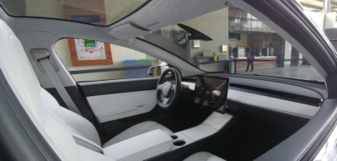 Tesla Model 3 будет продаваться в России