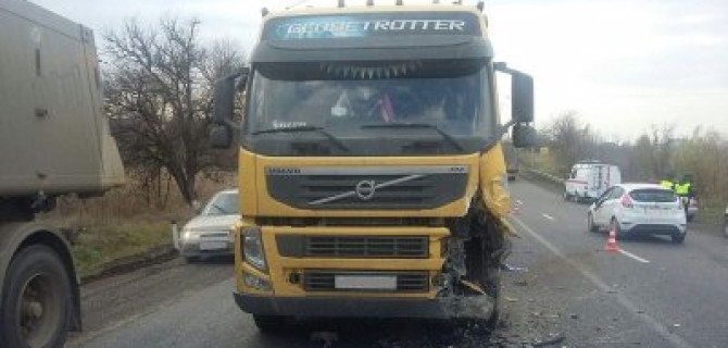 На Кубани при столкновении фуры и «девятки» погиб человек