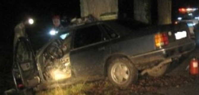 Под Славском иномарка врезалась в дерево: погибла 17-летняя девушка