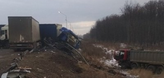 Под Уфой водитель фуры спровоцировал ДТП